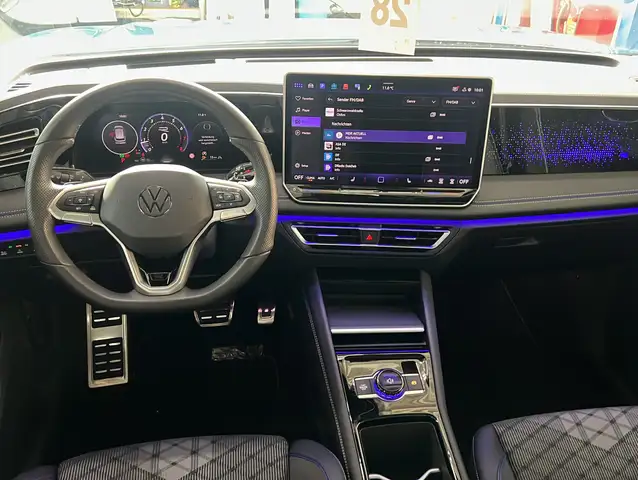 Volkswagen Tiguan view 3