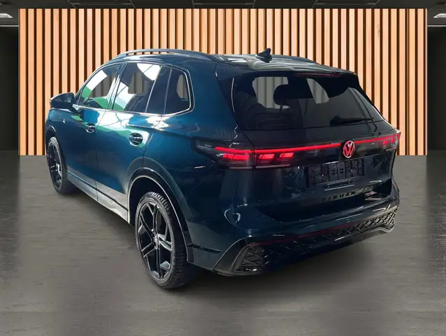 Volkswagen Tiguan view 4