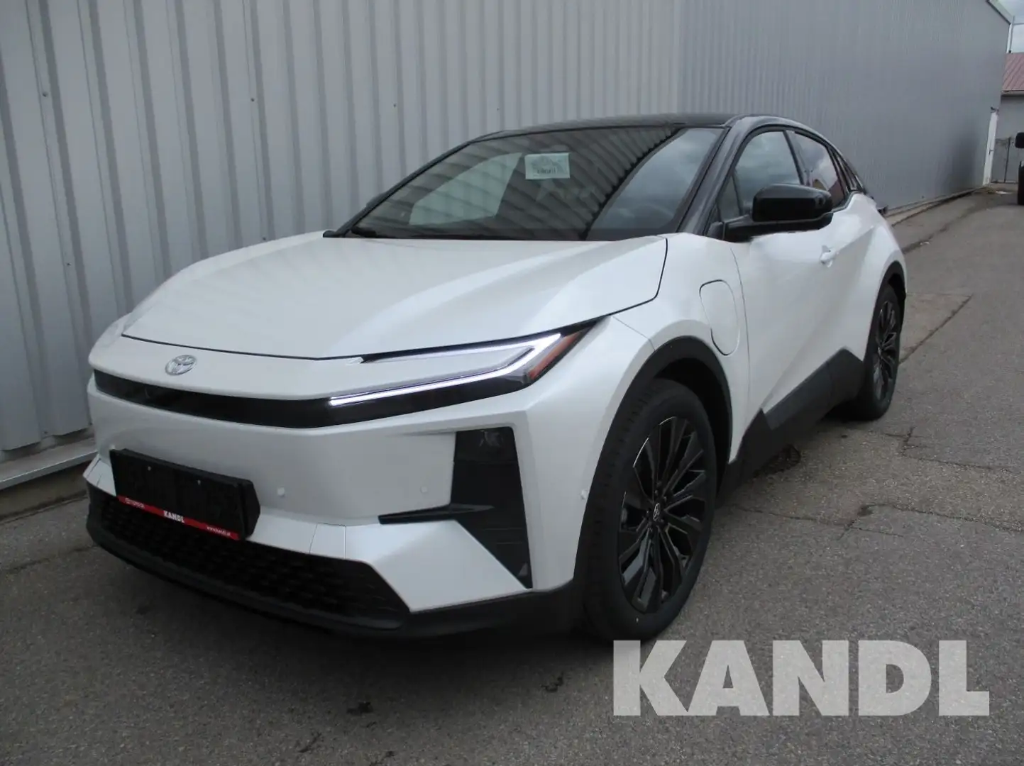 Toyota C-HR + Elektro 77kWh AWD Lounge Weiß - 1