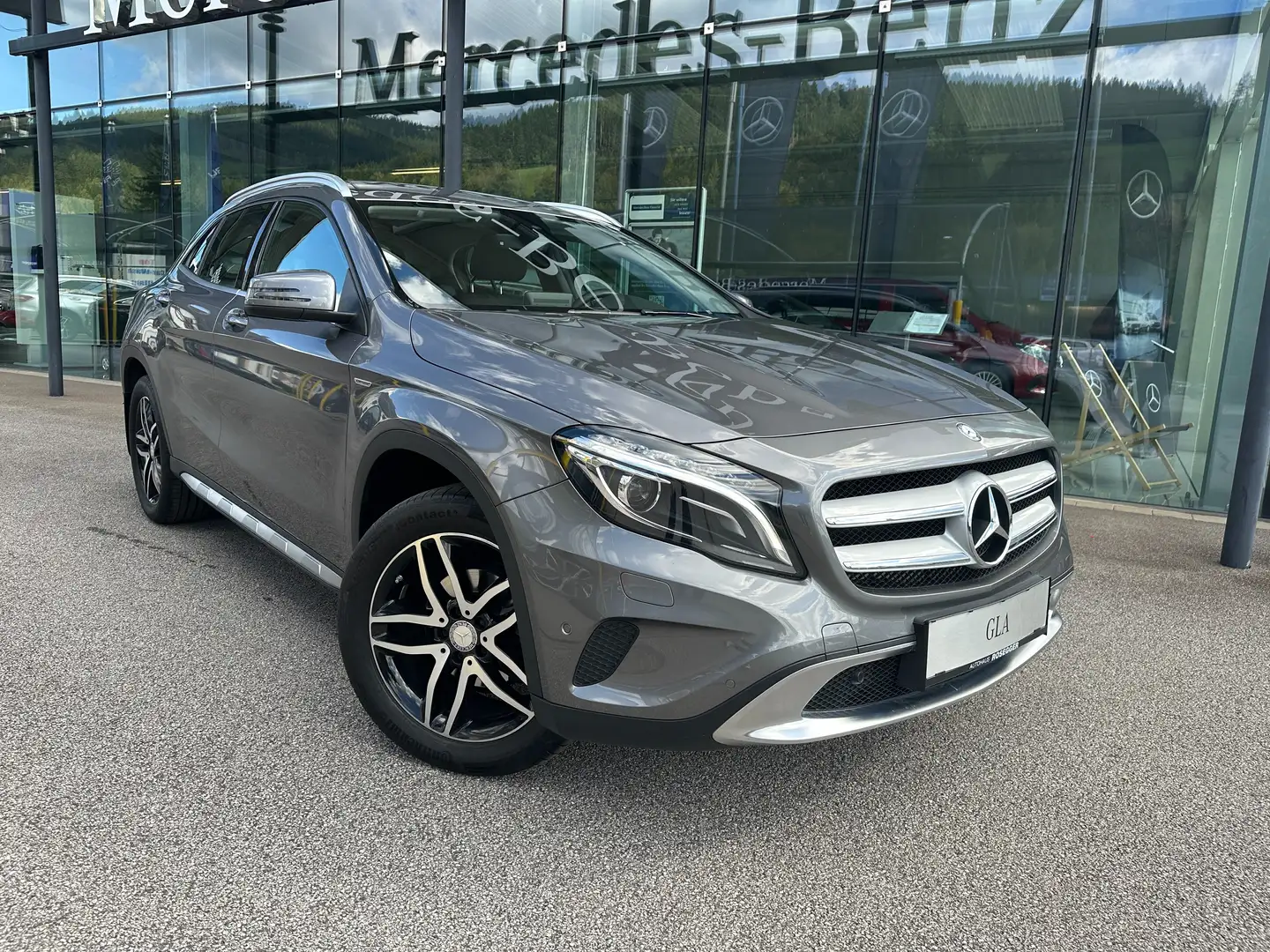 Mercedes-Benz GLA 180 GLA 180 d Activity Edition Aut. *Urban*Navi*RFK* Grau - 2