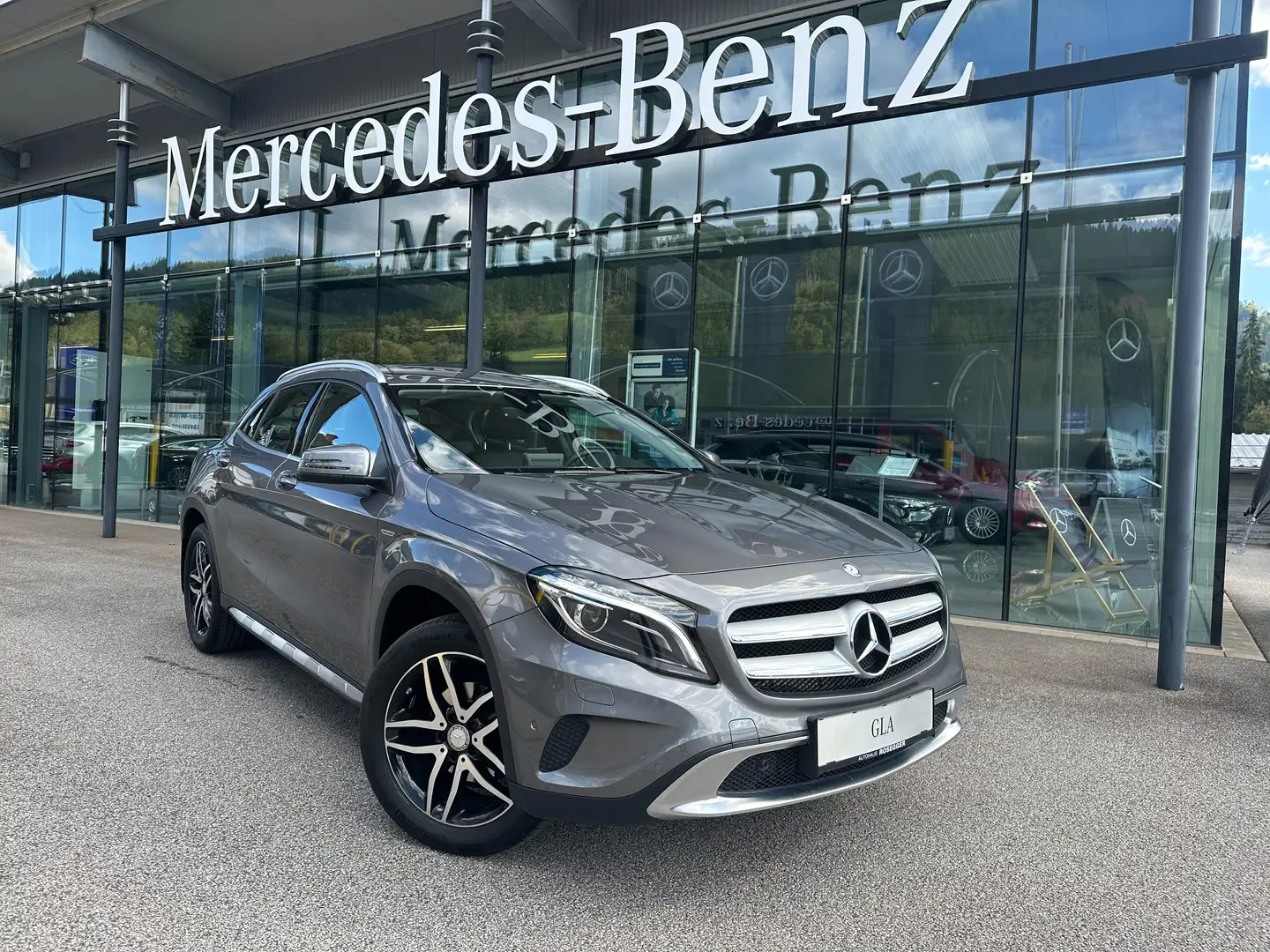 Mercedes-Benz GLA 180 GLA 180 d Activity Edition Aut. *Urban*Navi*RFK* Grau - 1