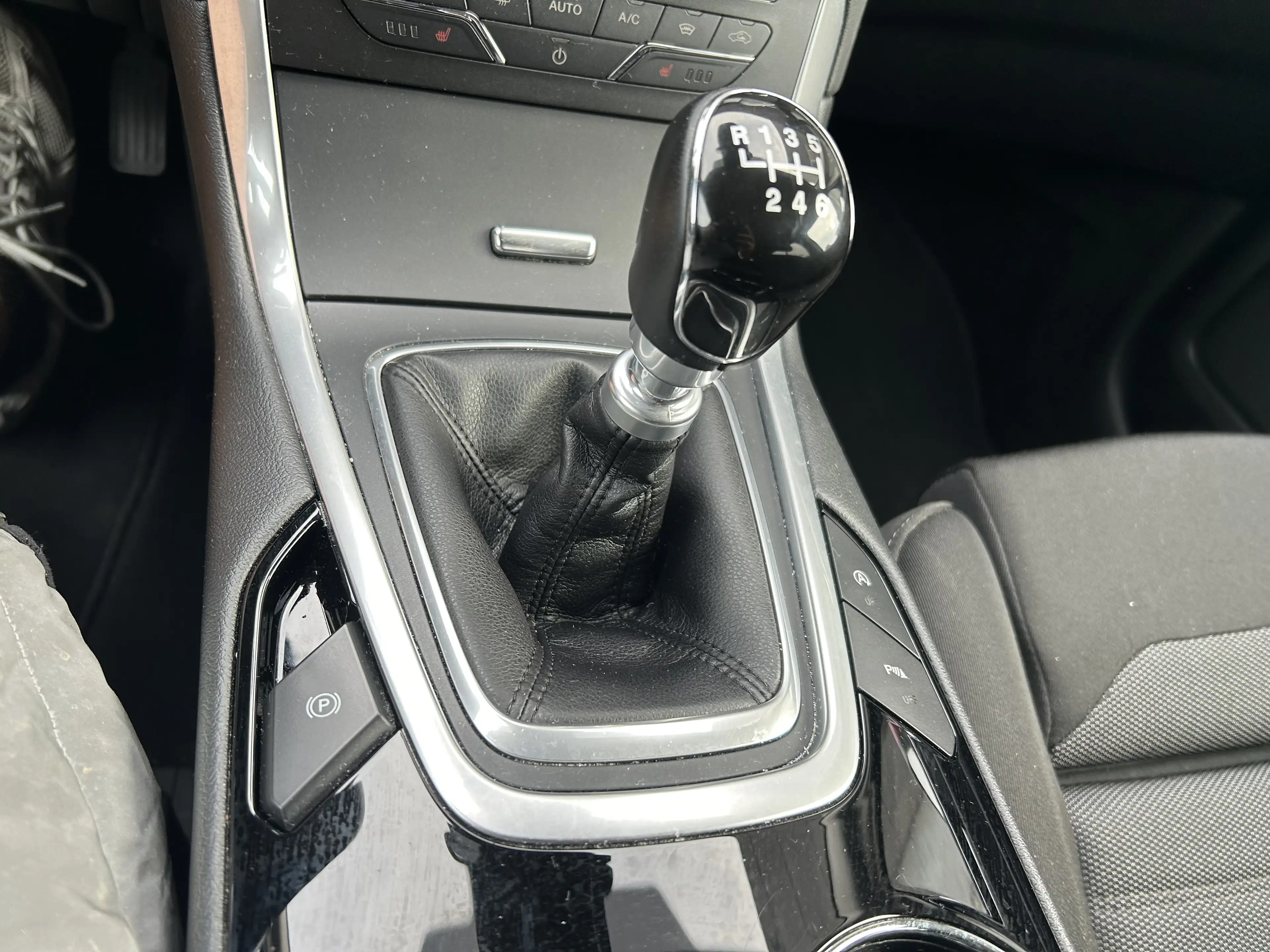 Ford S-Max S-Max 2.0 TDCi Connected AdBlue (EU6d)5 PORTES AIR — photo 13