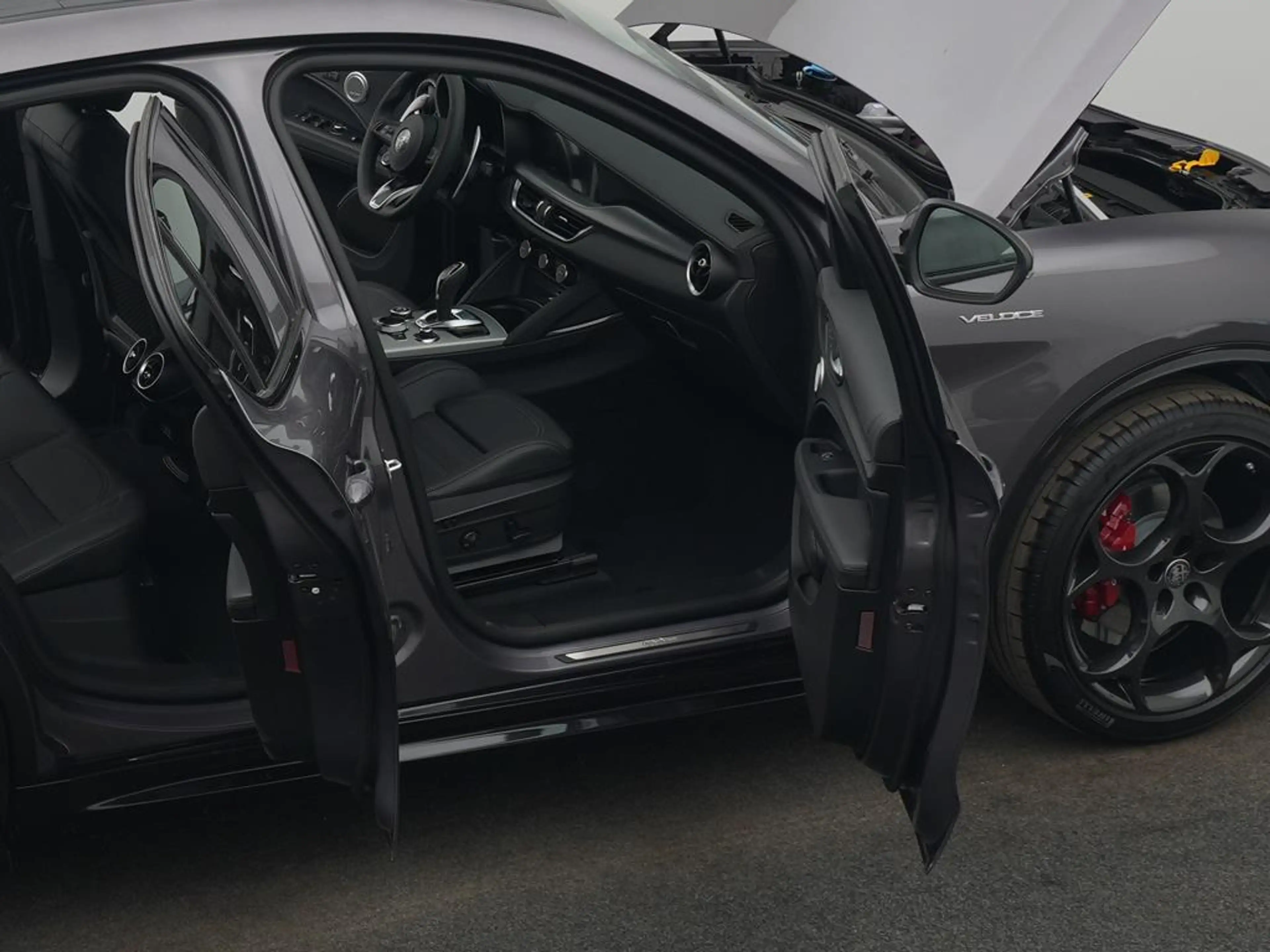 Alfa Romeo Stelvio Veloce Q4 2.2 Diesel Pano + AHK + Sound — photo 13