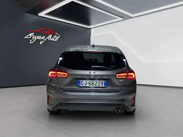 Ford Focus view 4