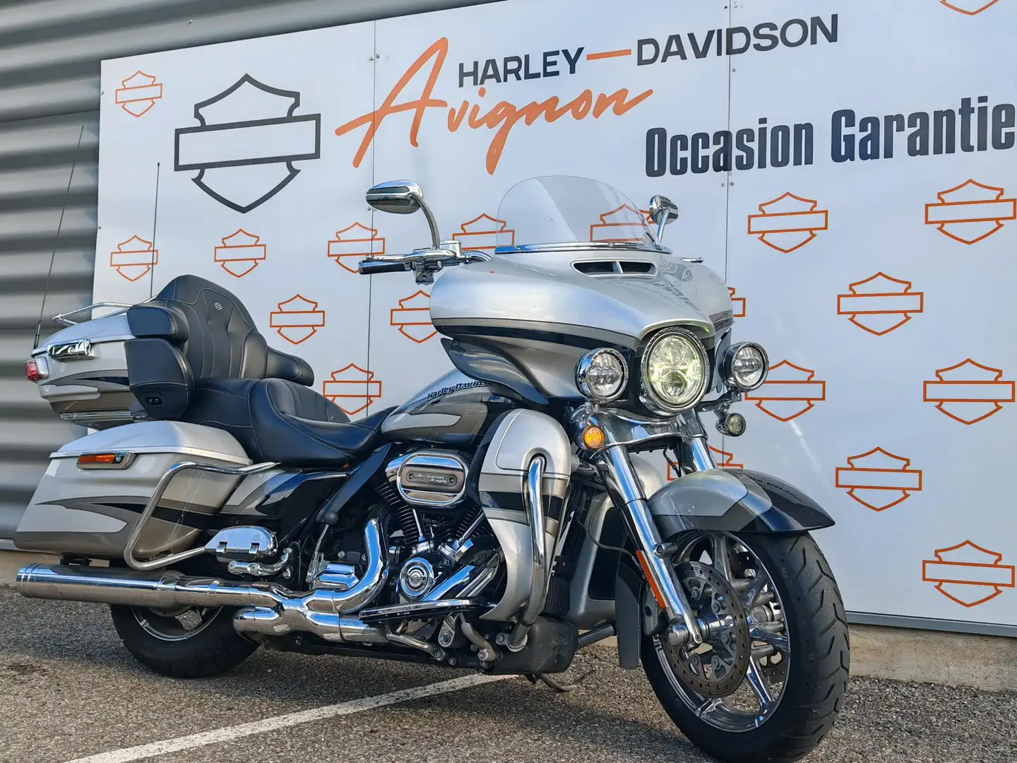 Harley-Davidson Electra Glide Grau - 2