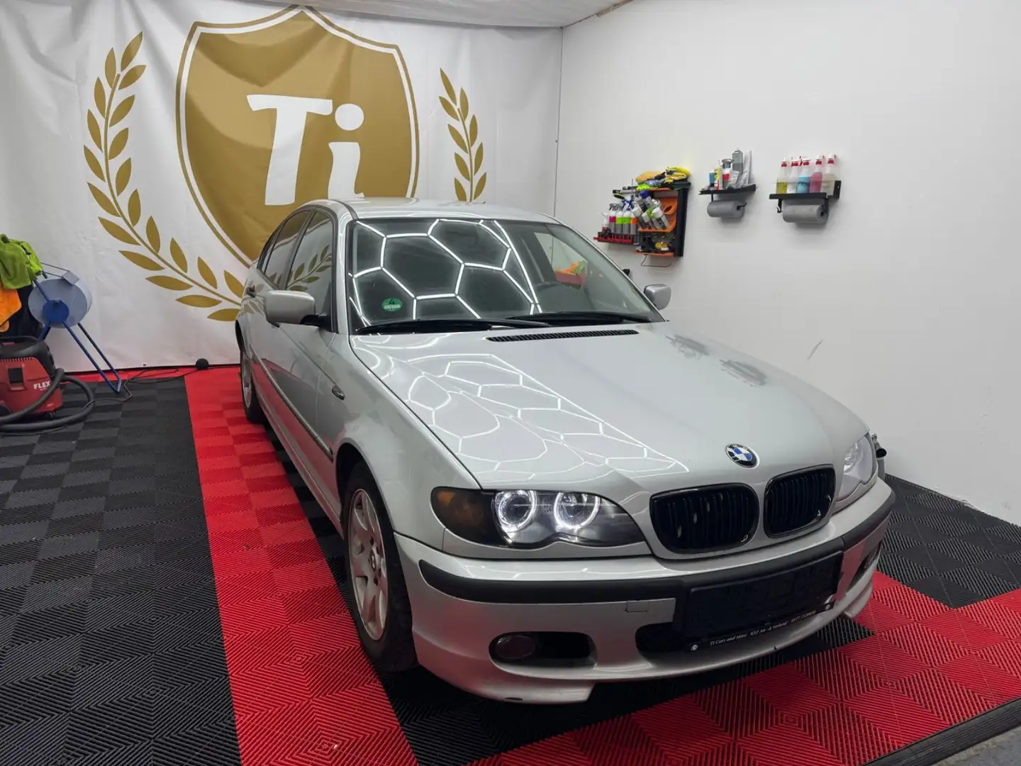 BMW 318 *Baureihe*Lim.*318i*M-Paket*wenig-Kilometer* Argent - 2