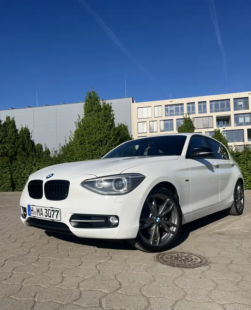 BMW 120 d Automatik | Sportline | Scheckheftgepflegt Bílá - 1