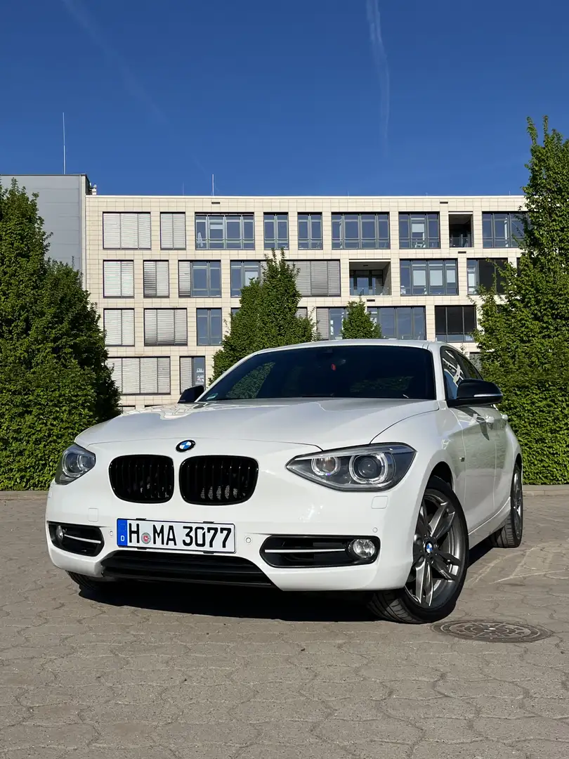 BMW 120 d Automatik | Sportline | Scheckheftgepflegt Bílá - 2