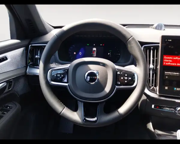 Volvo XC90 view 13