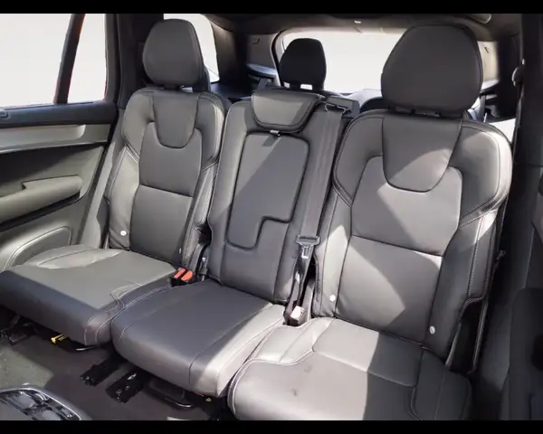 Volvo XC90 view 14