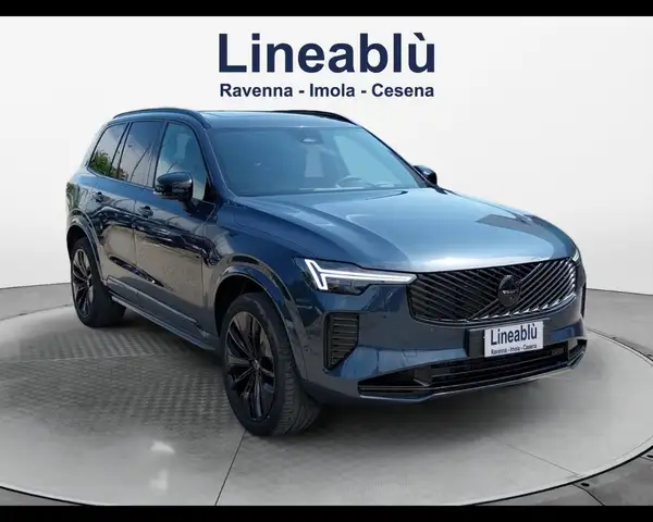 Volvo XC90 view 7