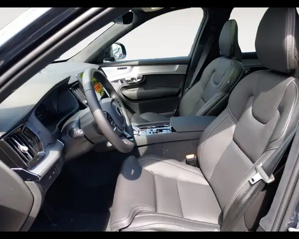 Volvo XC90 view 10