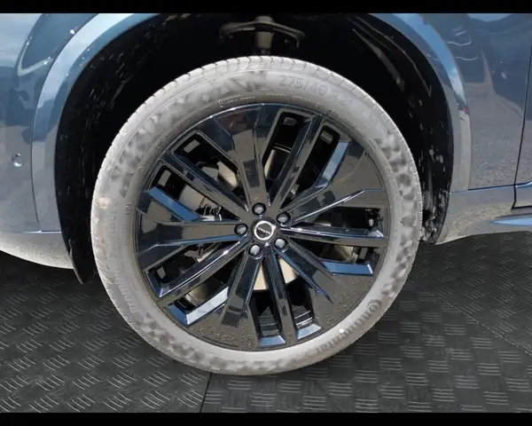 Volvo XC90 view 9