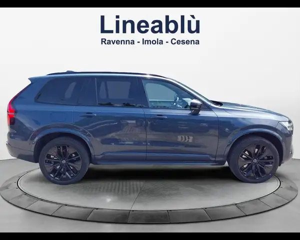 Volvo XC90 view 6