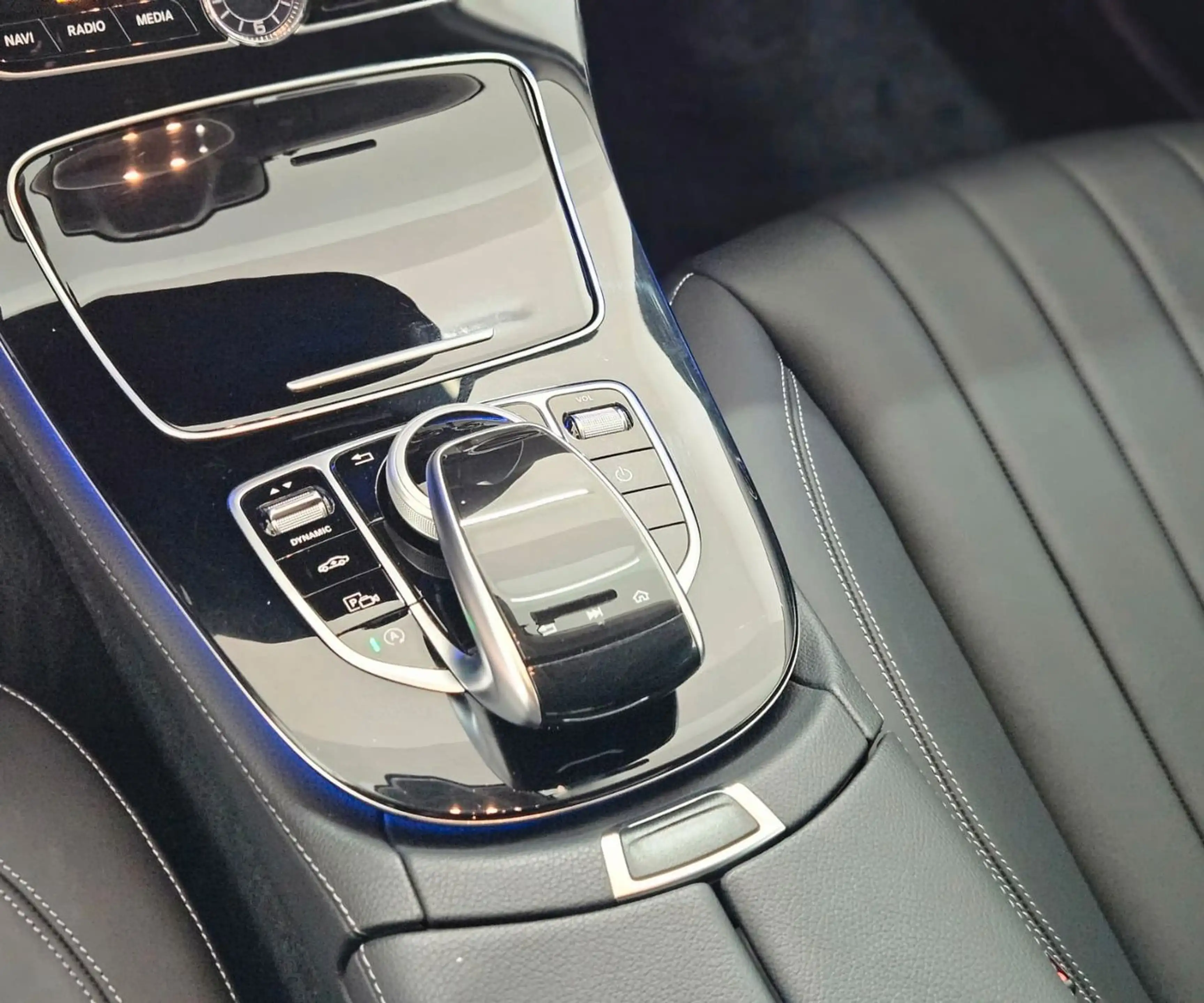 Mercedes-Benz E 400 E400 4Matic — photo 15