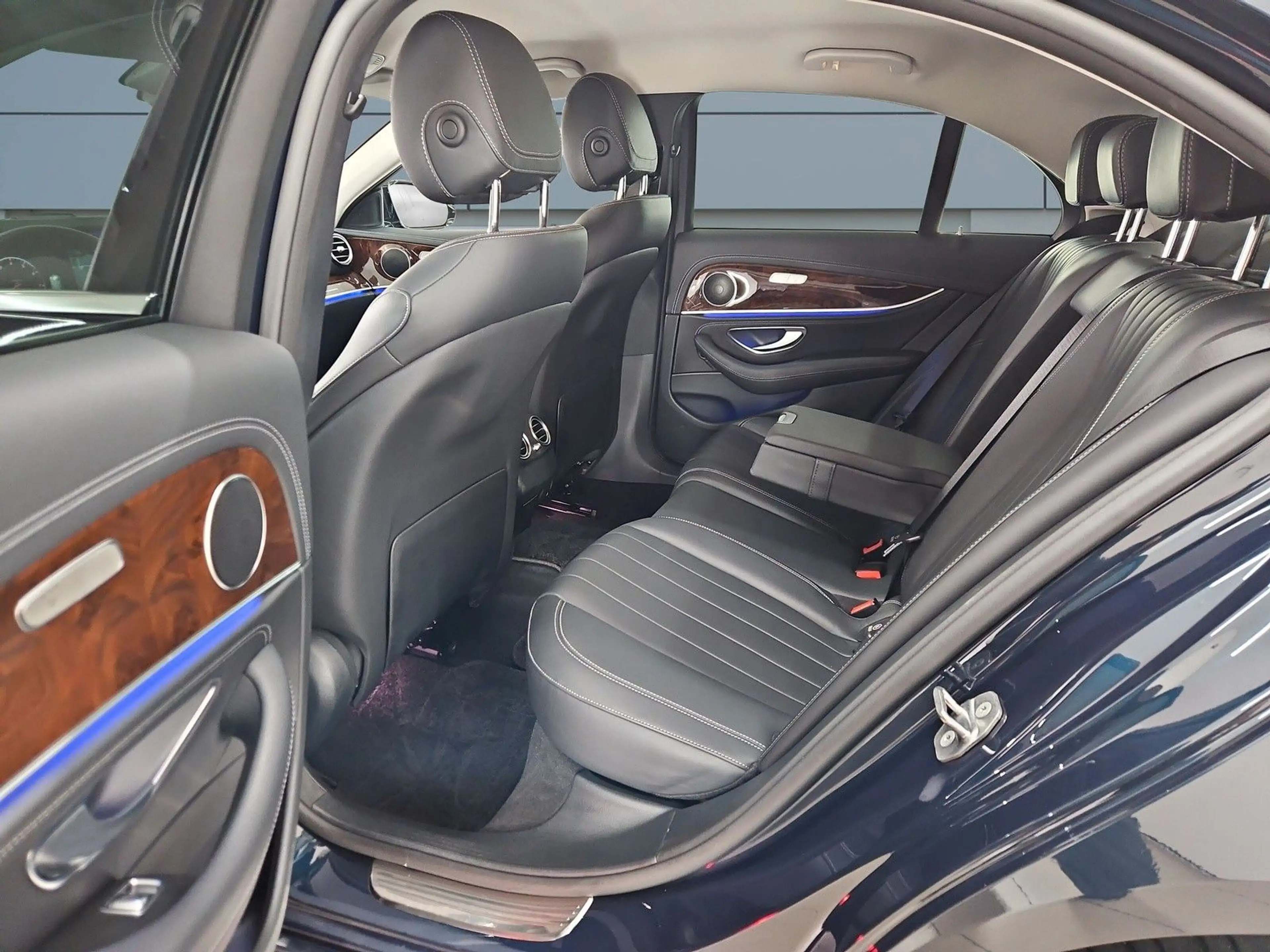 Mercedes-Benz E 400 E400 4Matic — photo 8