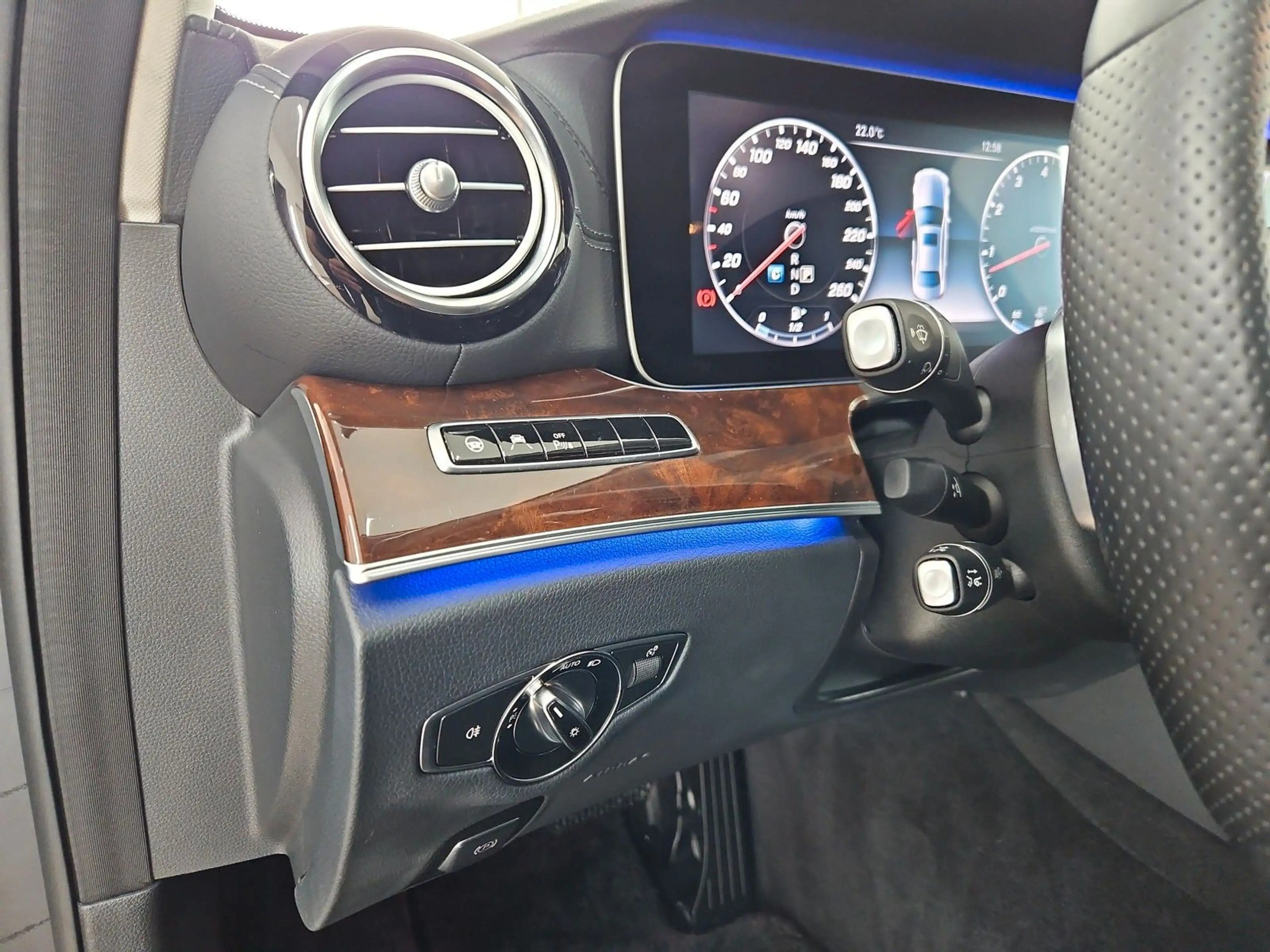 Mercedes-Benz E 400 E400 4Matic — photo 12