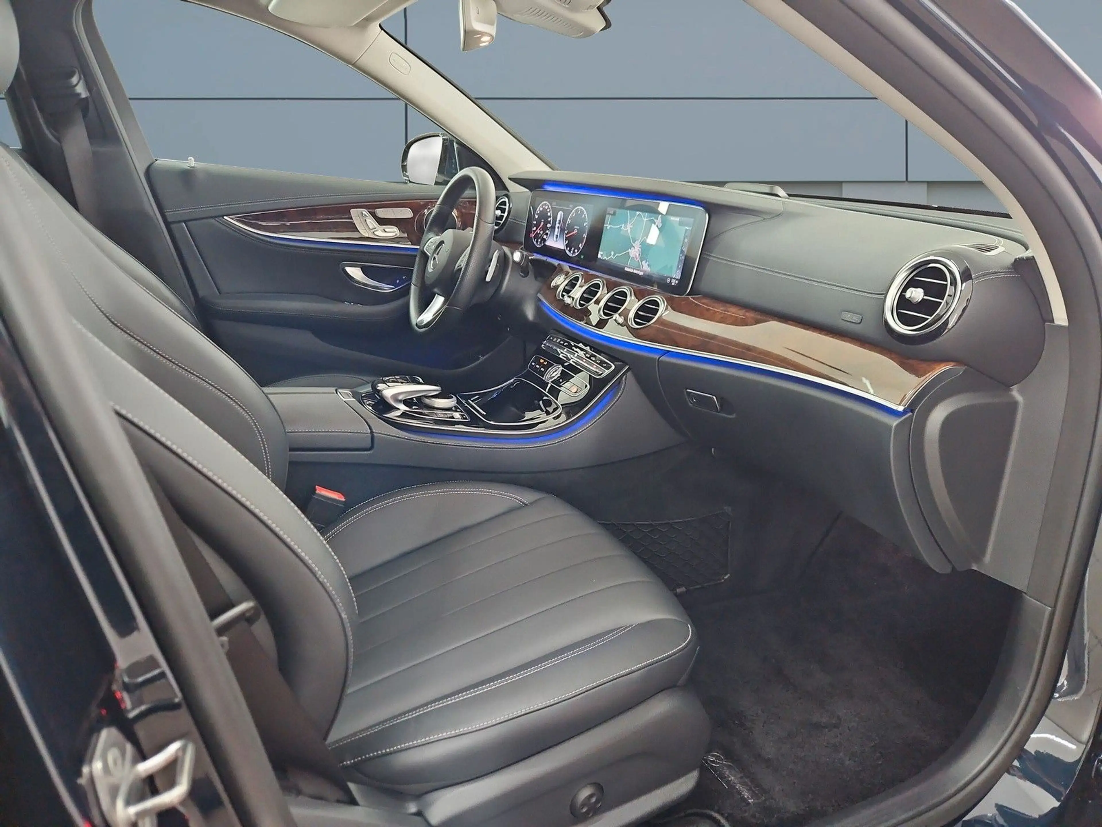 Mercedes-Benz E 400 E400 4Matic — photo 10