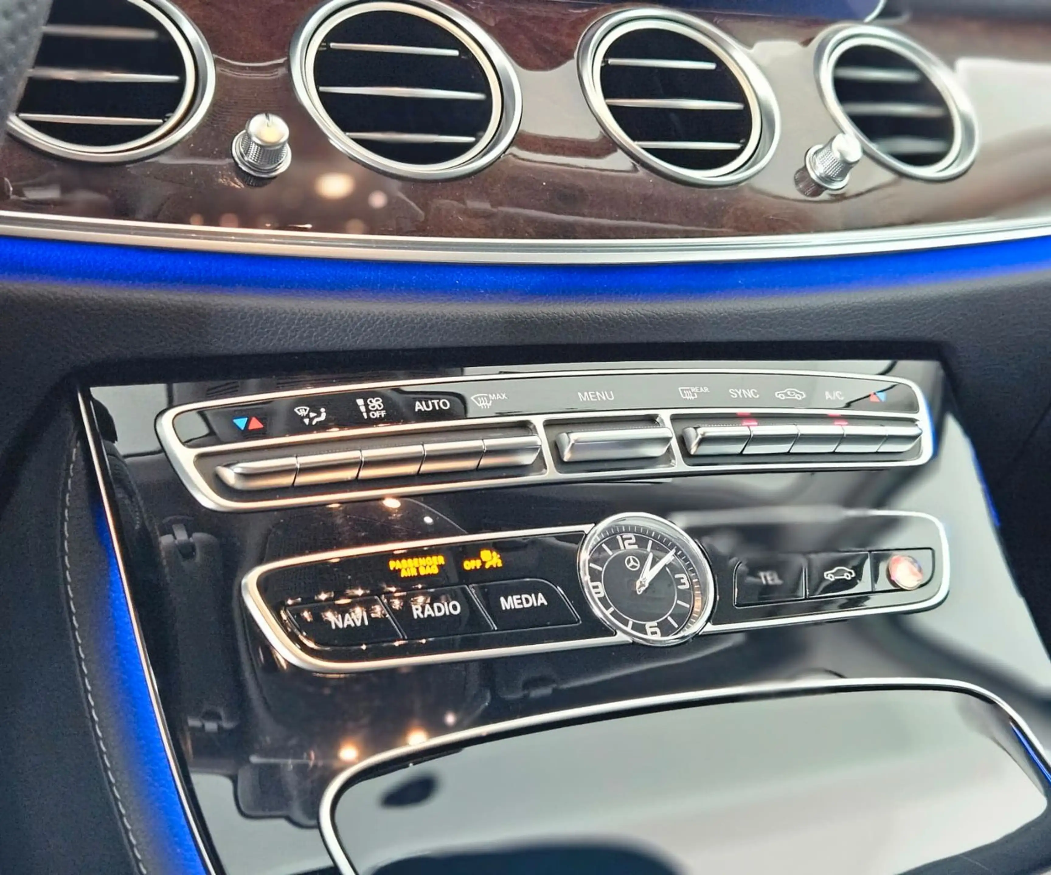 Mercedes-Benz E 400 E400 4Matic — photo 13