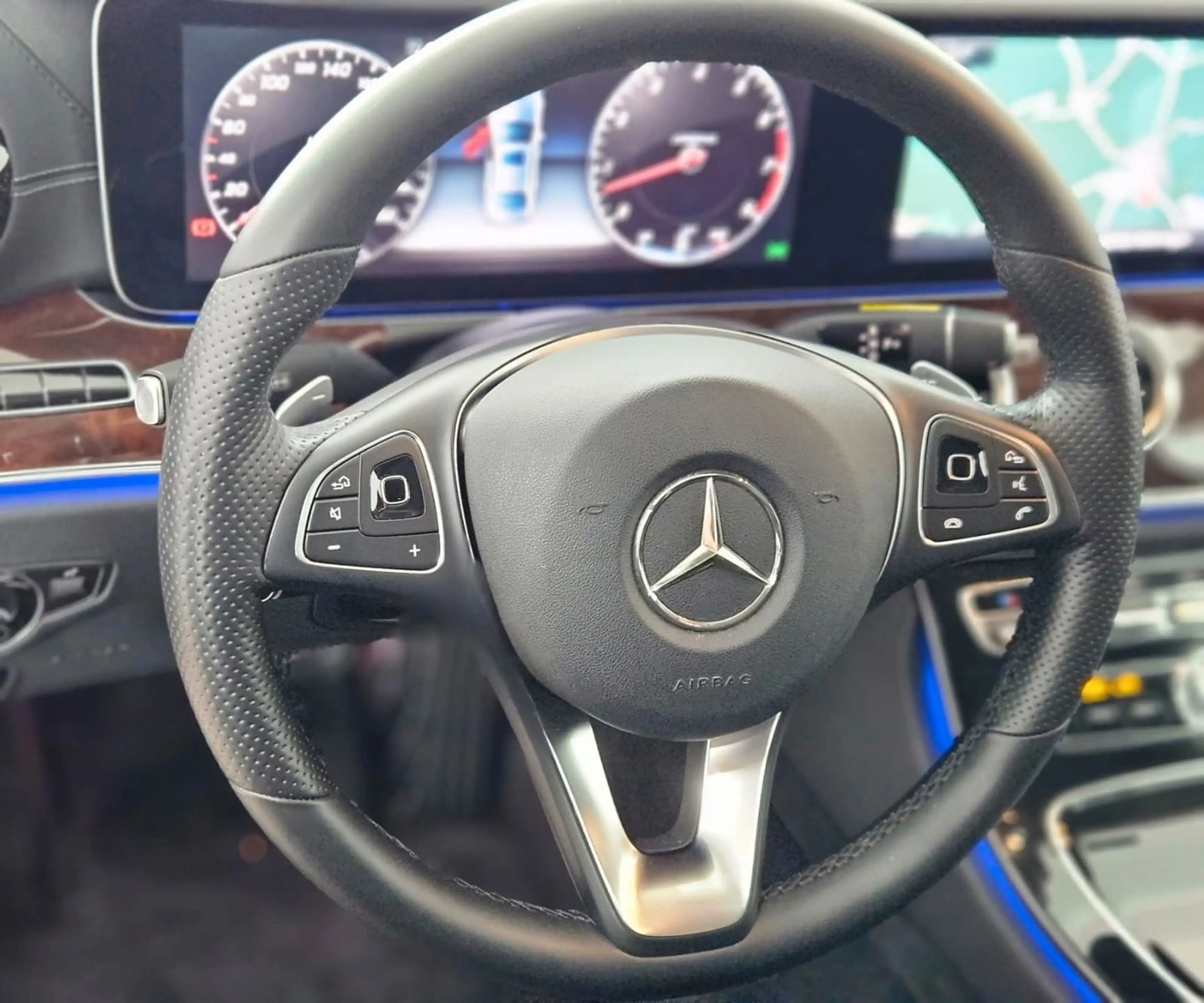 Mercedes-Benz E 400 E400 4Matic — photo 11