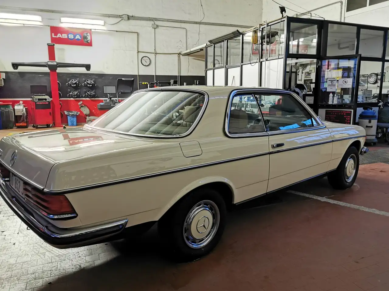 Mercedes-Benz CE 230, foto 2