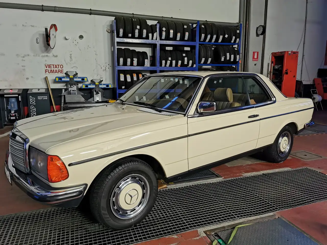 Mercedes-Benz CE 230, foto 1