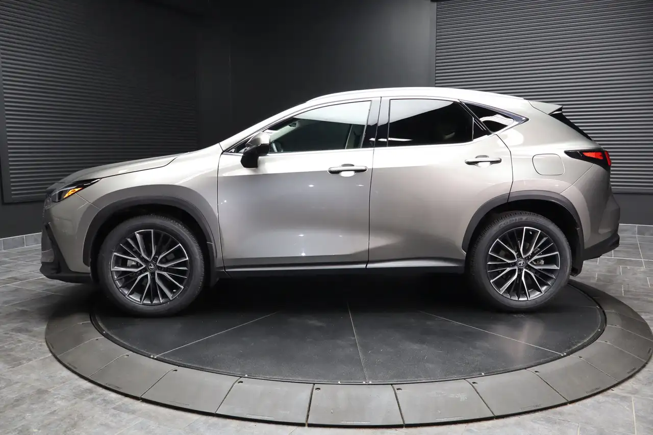 Lexus NX снимка Lexus NX