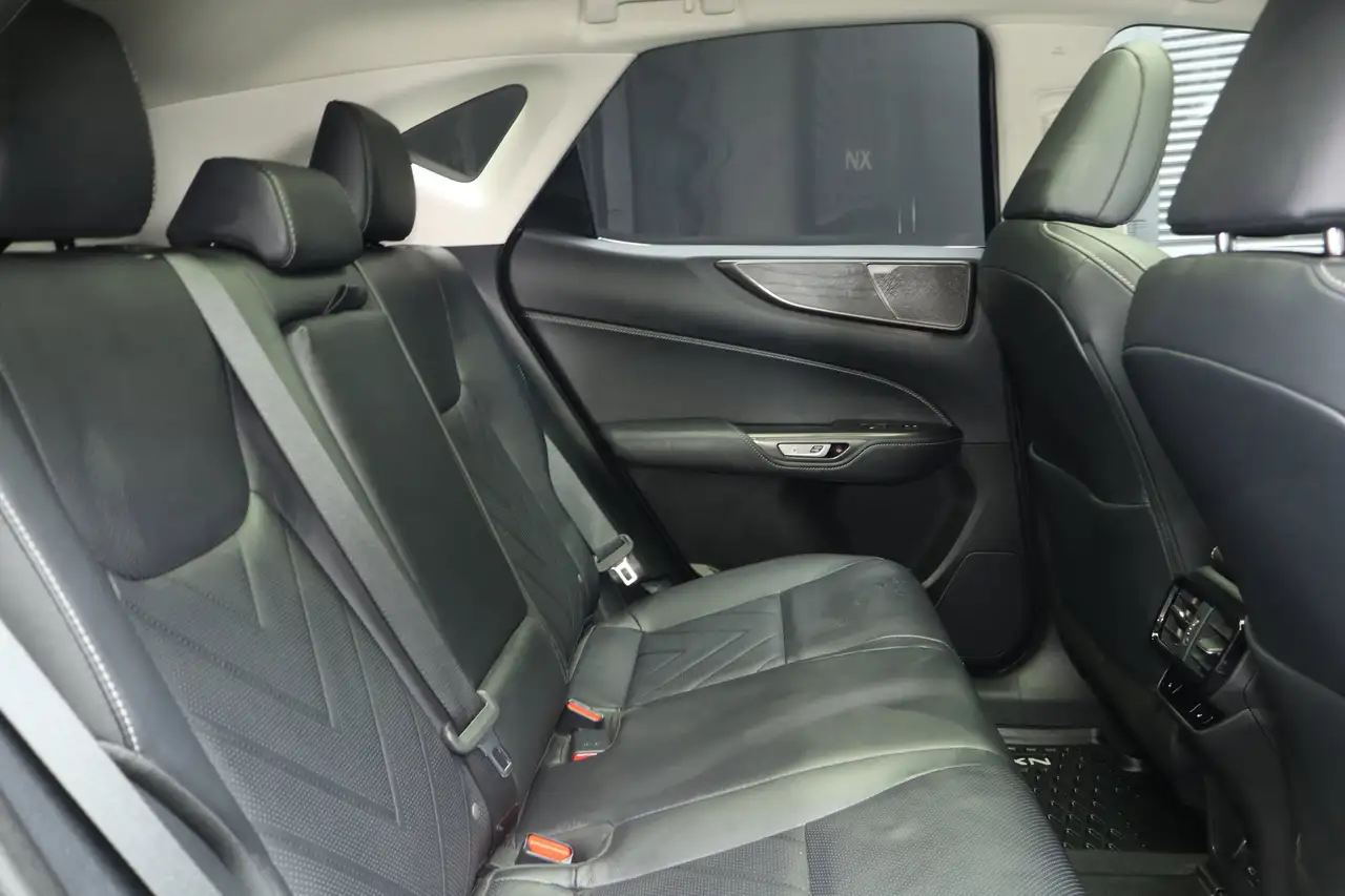 Lexus NX снимка Lexus NX