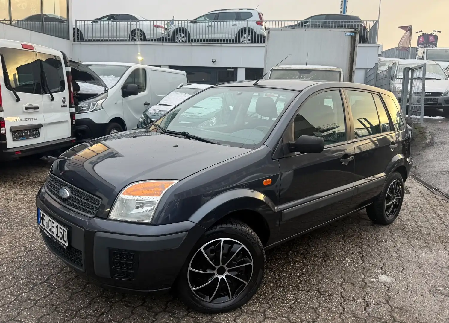 Ford Fusion 1,4 16V Edition Klima*AHK*TÜV/NEU Schwarz - 1