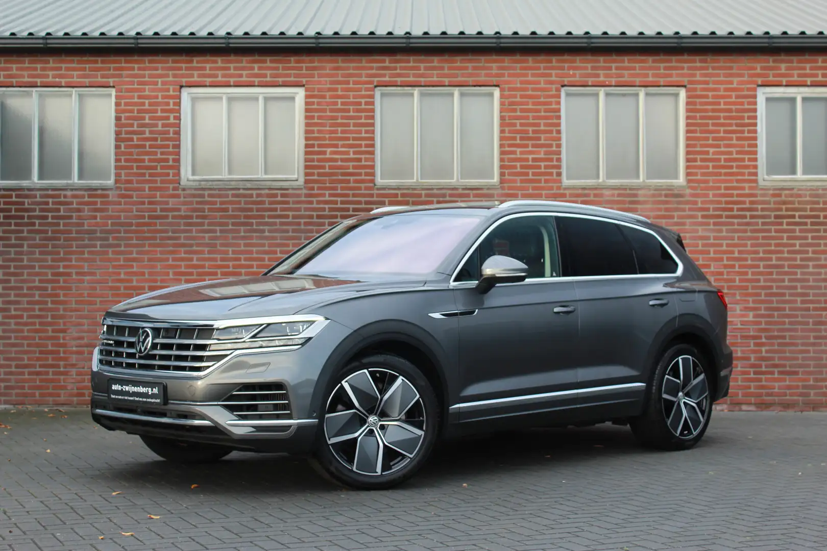 Volkswagen Touareg 3.0 TSi eHybrid 4MOTION | Pano | Trekhaak | Memory Grijs - 1
