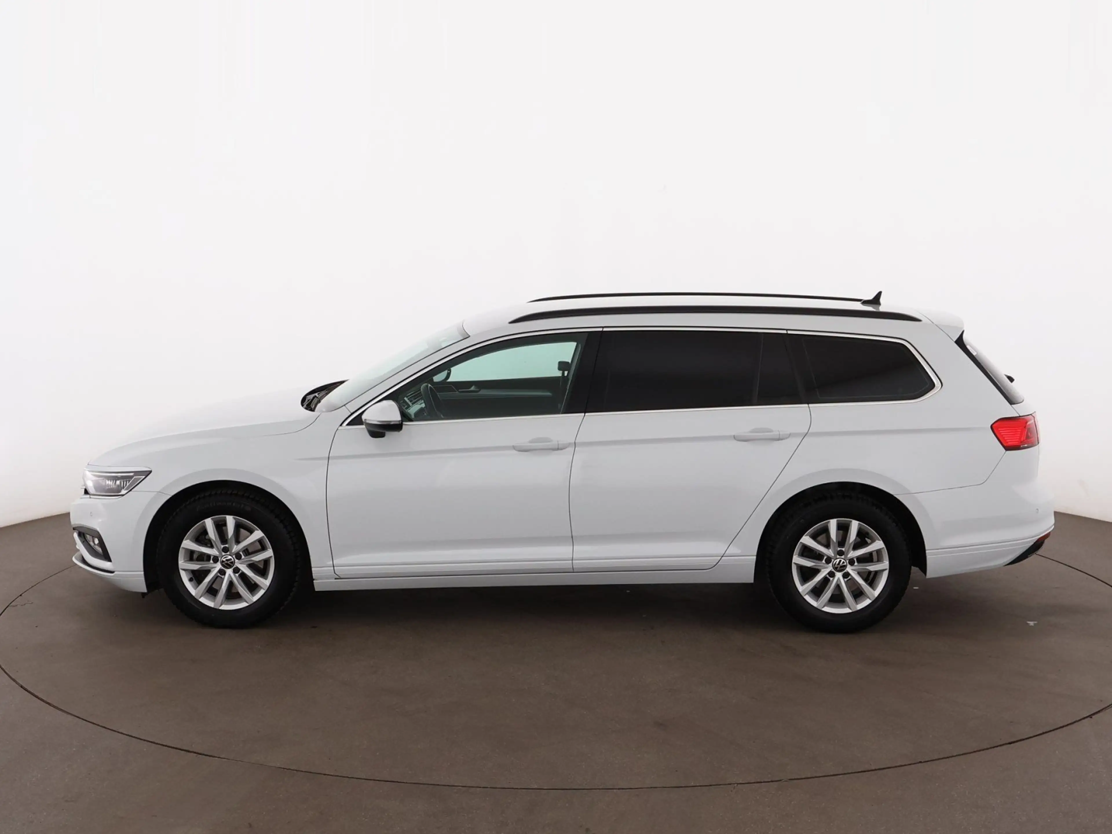 Volkswagen Passat Variant 2.0 TDI Business Aut MATRIX RADAR — photo 6