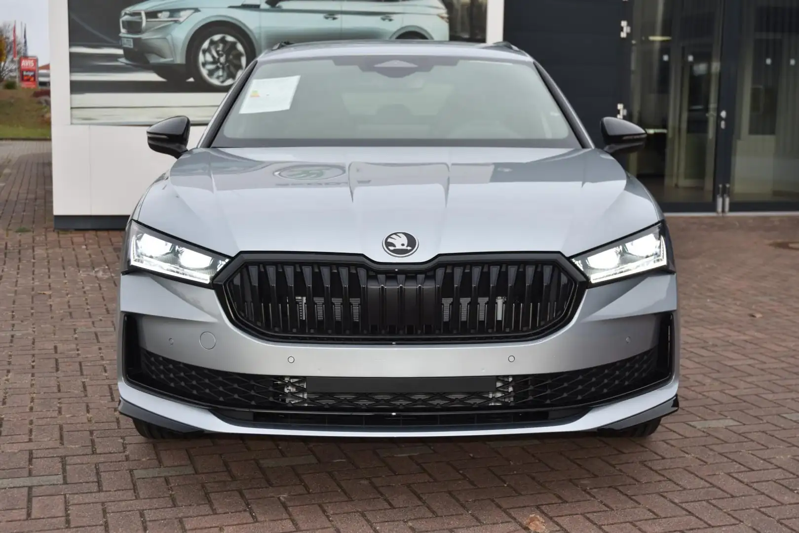 Skoda Superb 2.0TDI Sportline*Navi*AHK*Sthz*Canton*uvm Silber - 2