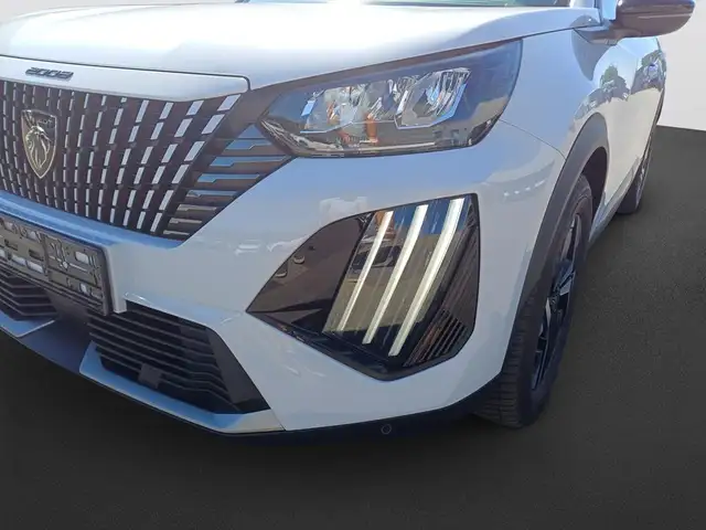 Peugeot 2008 view 9