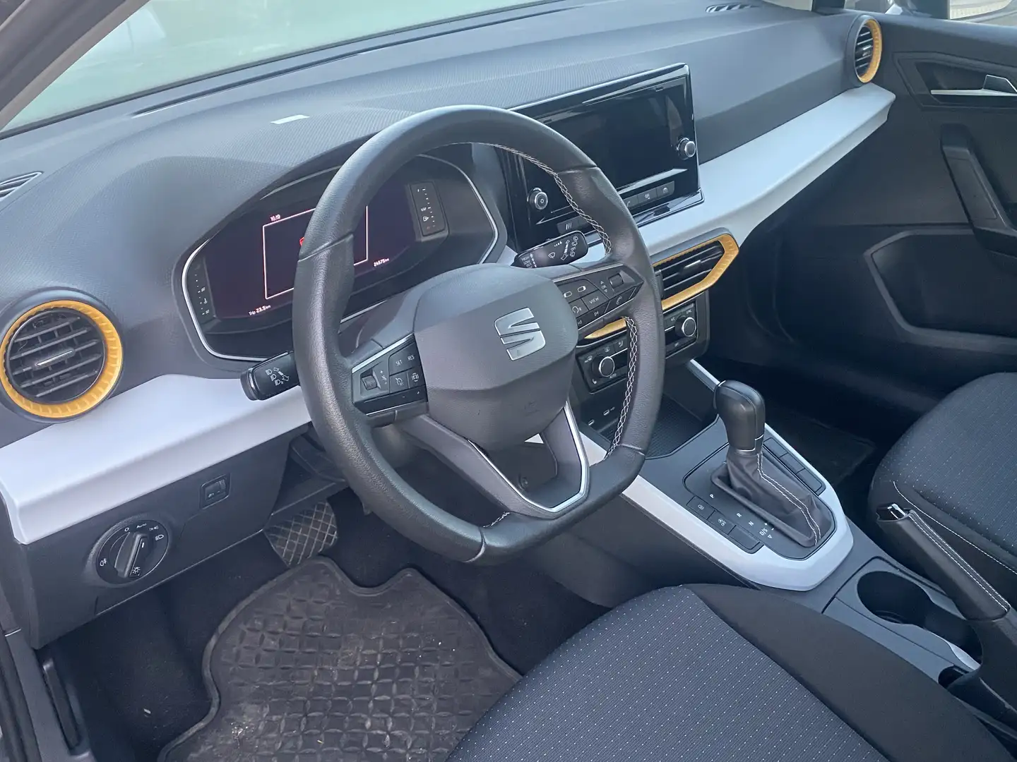 SEAT Arona Style Edition ~DSG~ViertCock~FullLink~Spur Weiß - 2