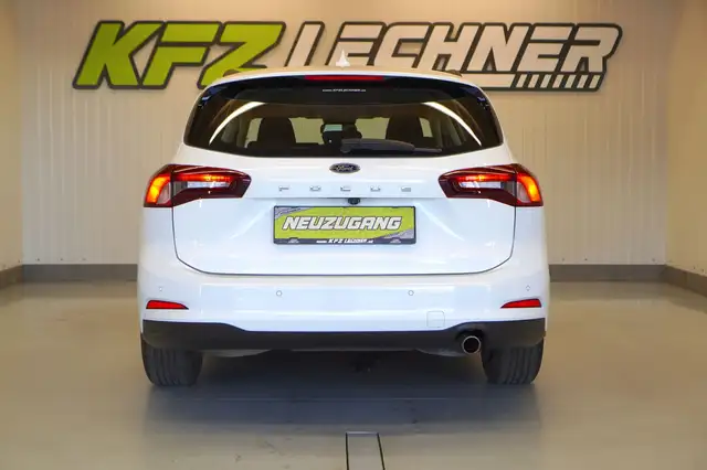Ford Focus view 5