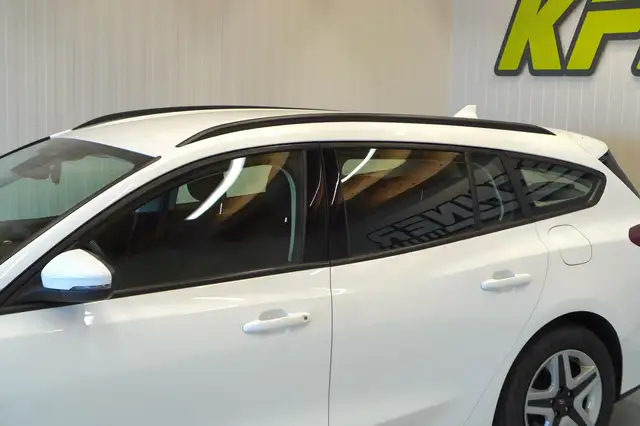 Ford Focus view 12