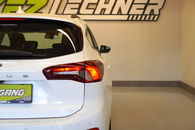 Ford Focus view 6