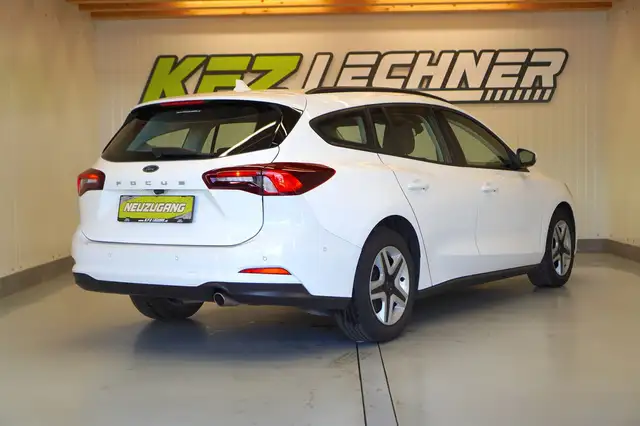 Ford Focus view 4