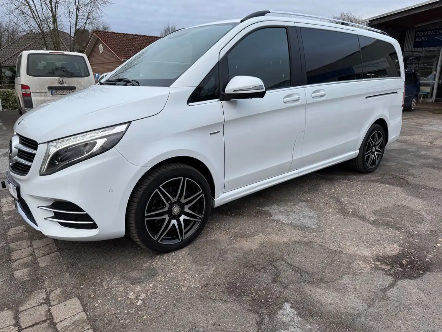 Mercedes-Benz V 250 4M AMG Line/6 Sitze/2 Schiebetüren/Leder Weiß - 1