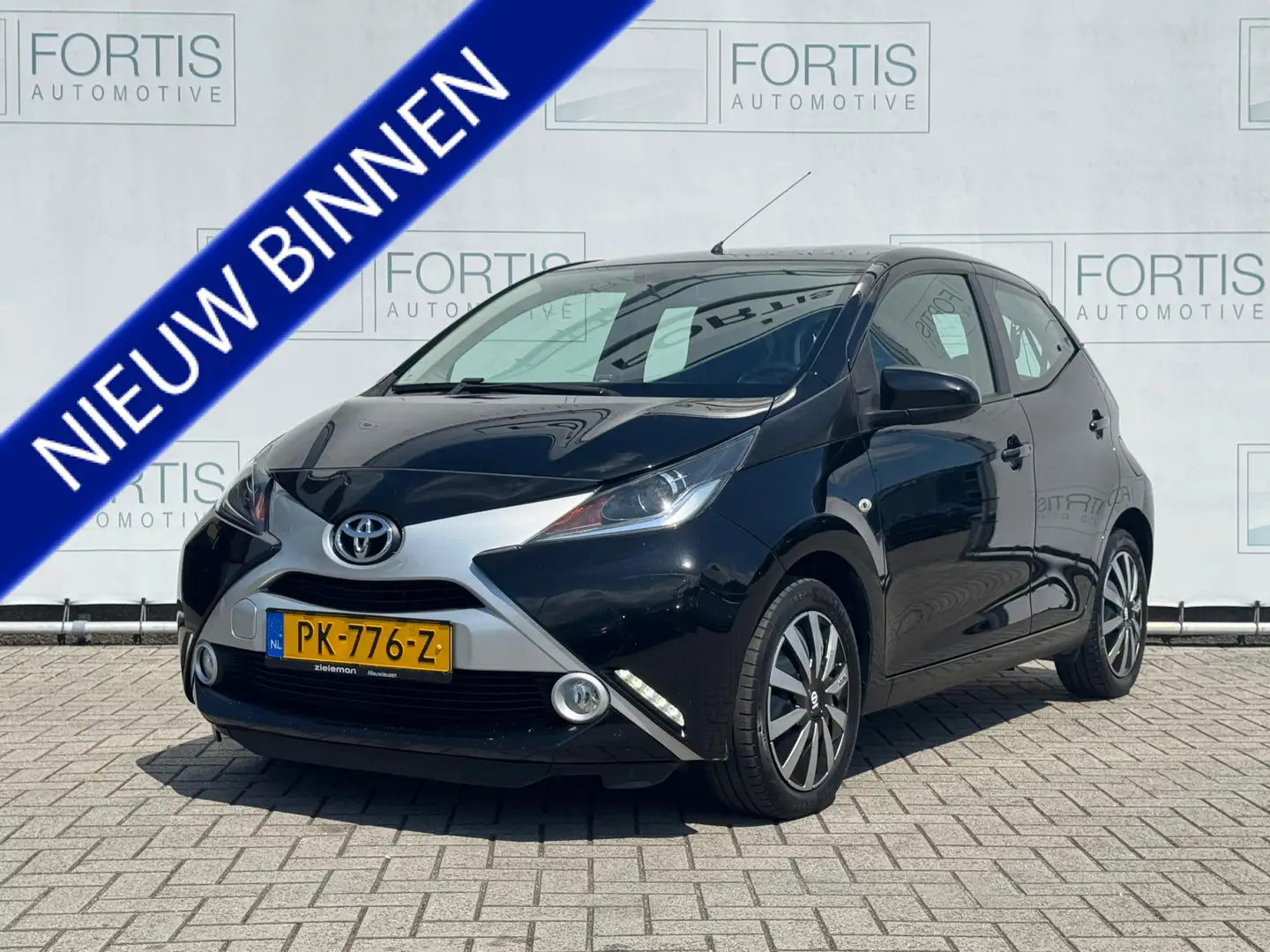 Toyota Aygo 1.0 VVT-i x-play NAVI | AIRCO | 5 DEURS Noir - 1