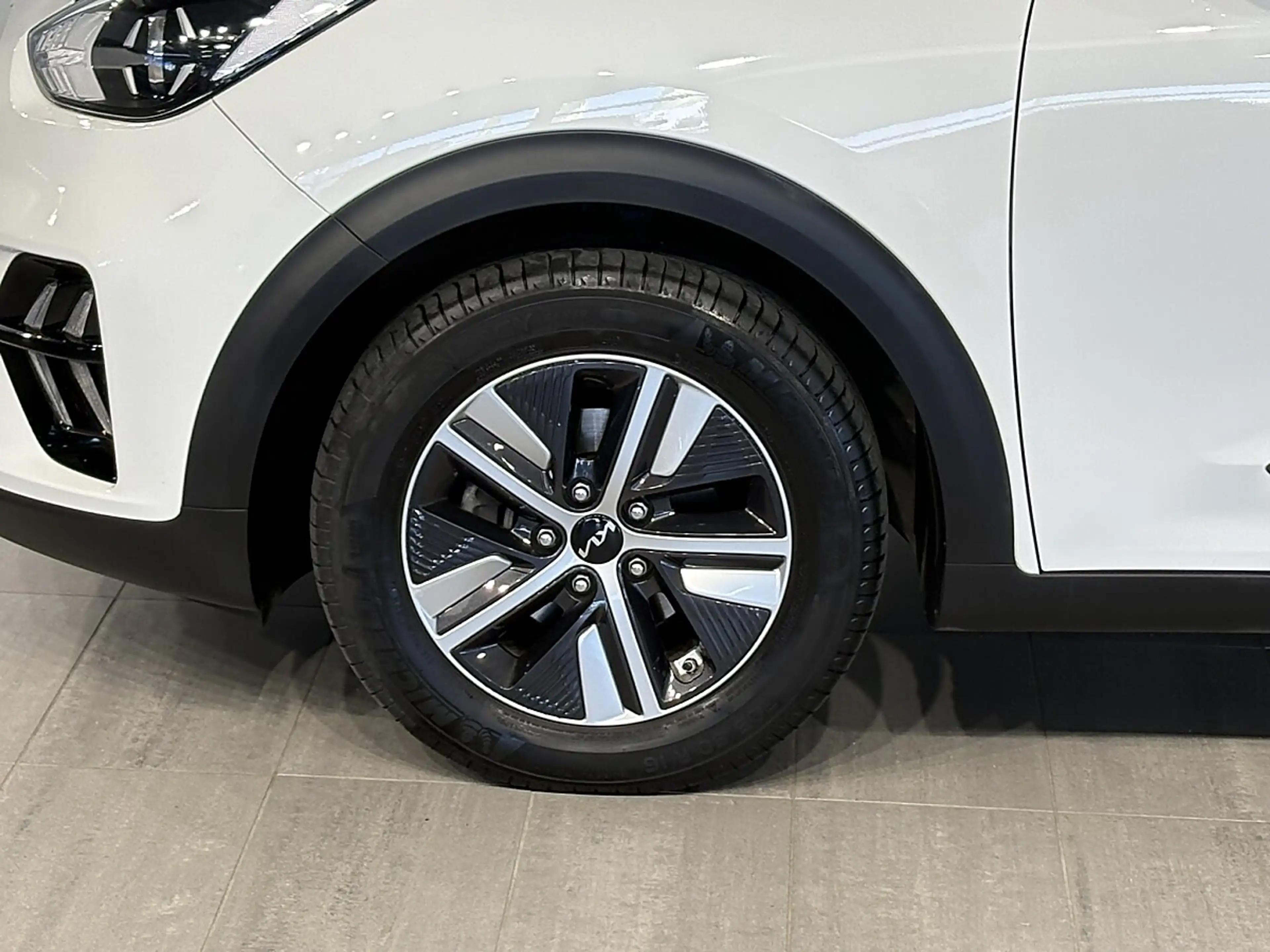 Kia Niro 1,6 GDI GPF Hybrid Gold DCT Aut. — photo 4