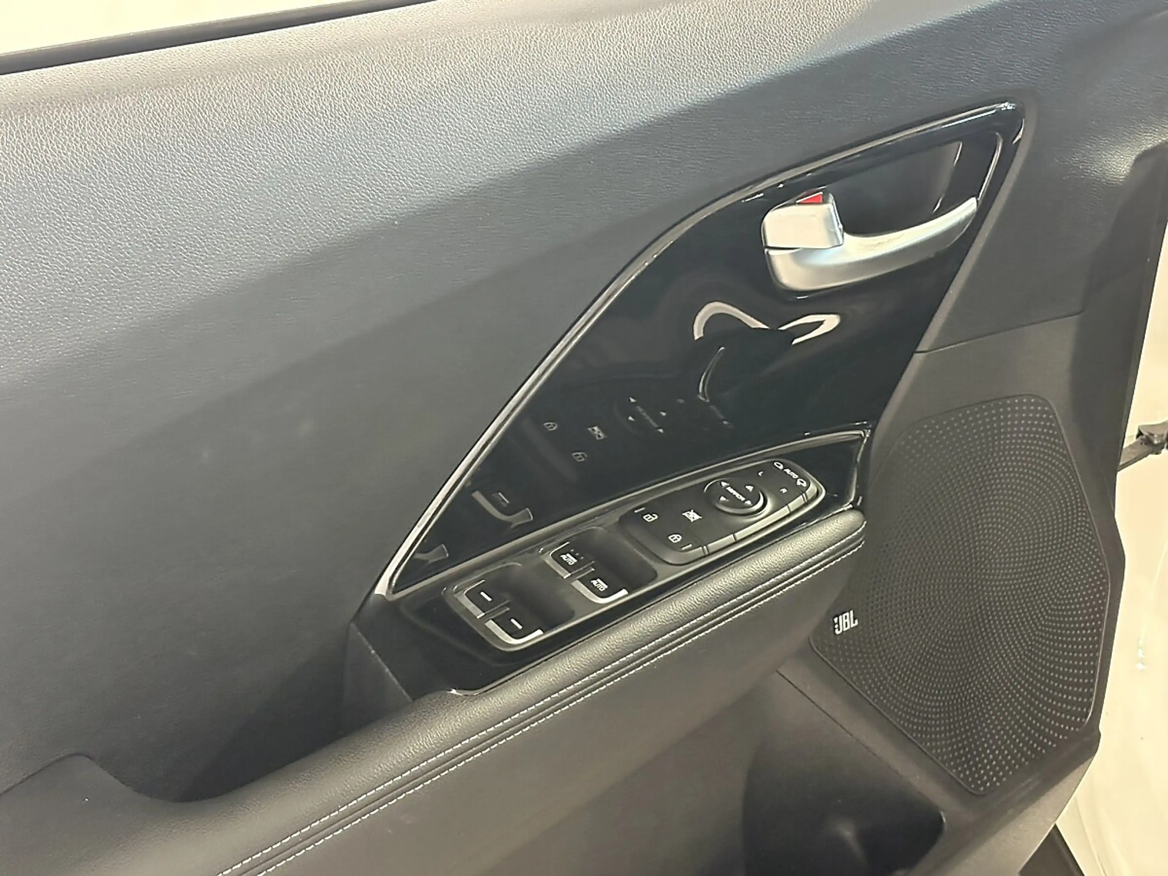 Kia Niro 1,6 GDI GPF Hybrid Gold DCT Aut. — photo 11