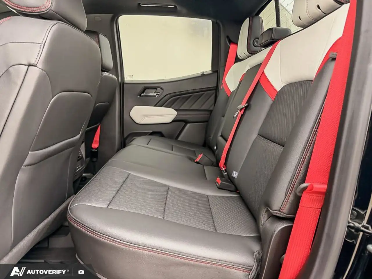GMC Canyon photo GMC Canyon