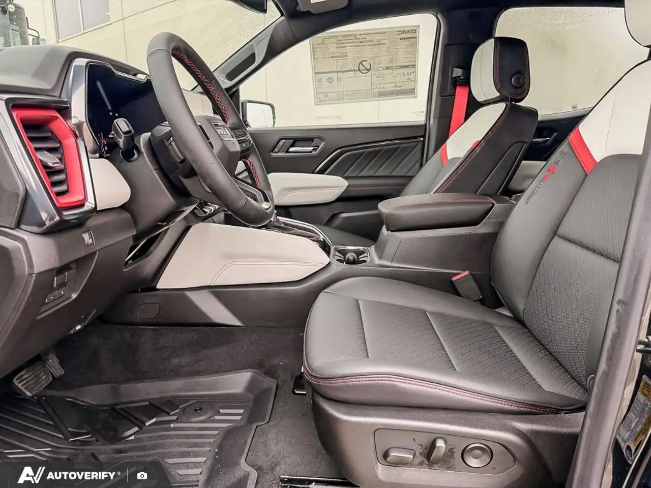 GMC Canyon photo GMC Canyon