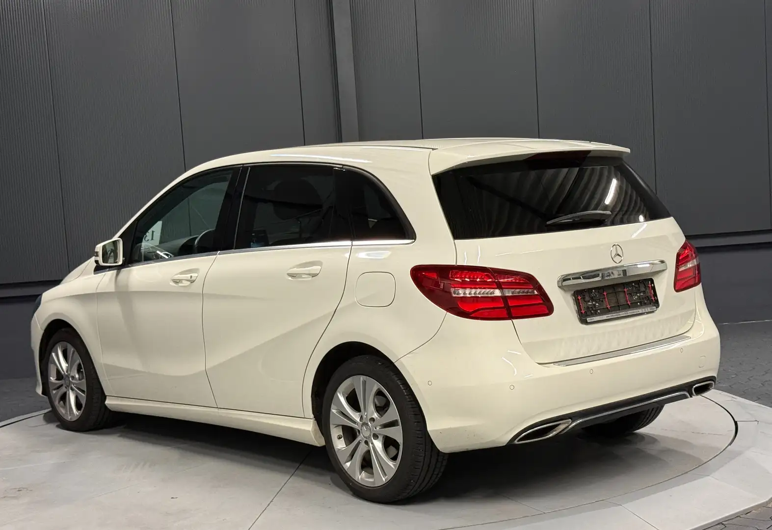 Mercedes-Benz B 180 Urban *NAVI*T-LEDER*LED High*Privacy*2.HAND* Biały - 2