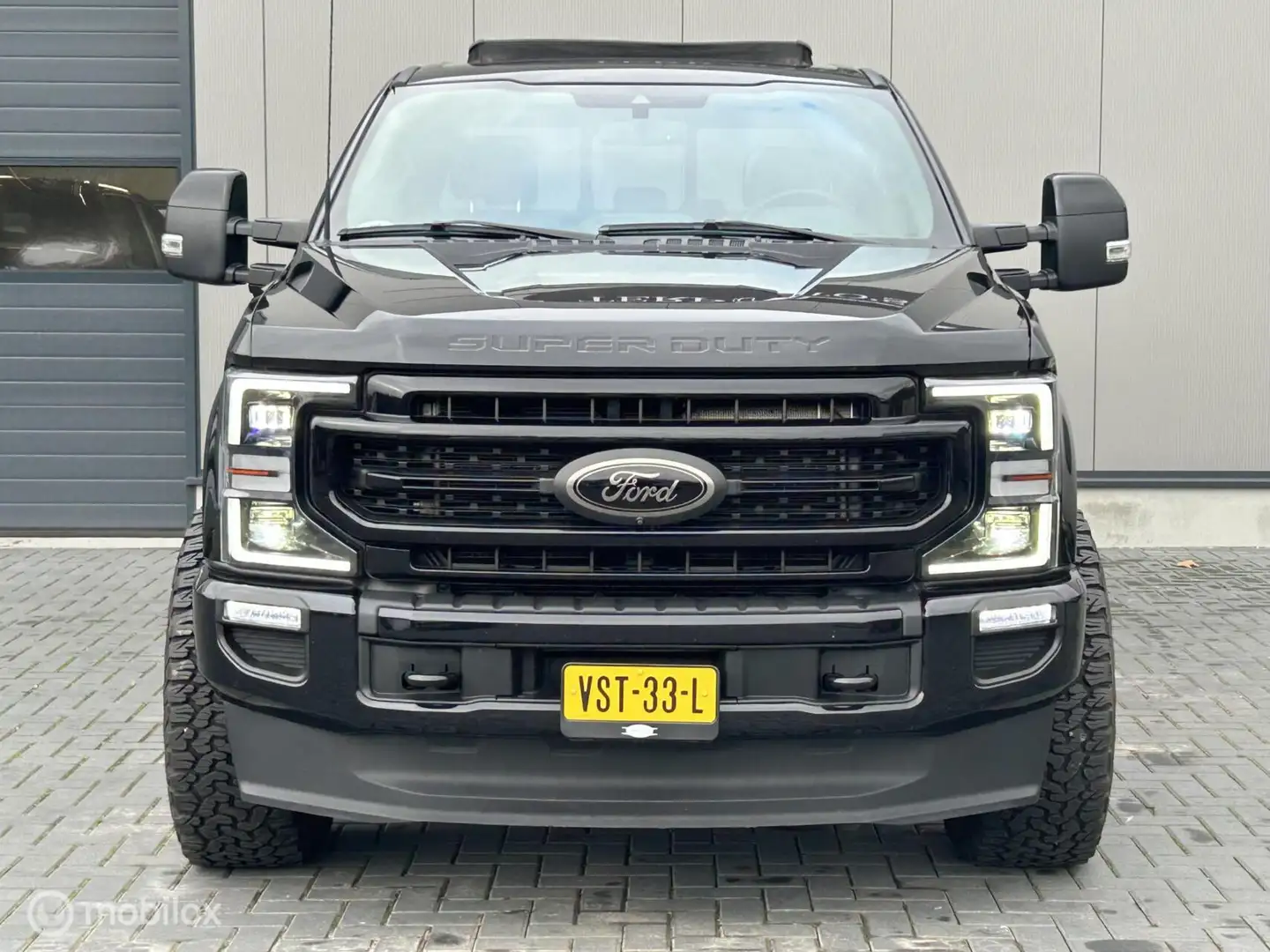 Ford F 250 USA 6.7 V8 Powerstroke Schwarz - 2