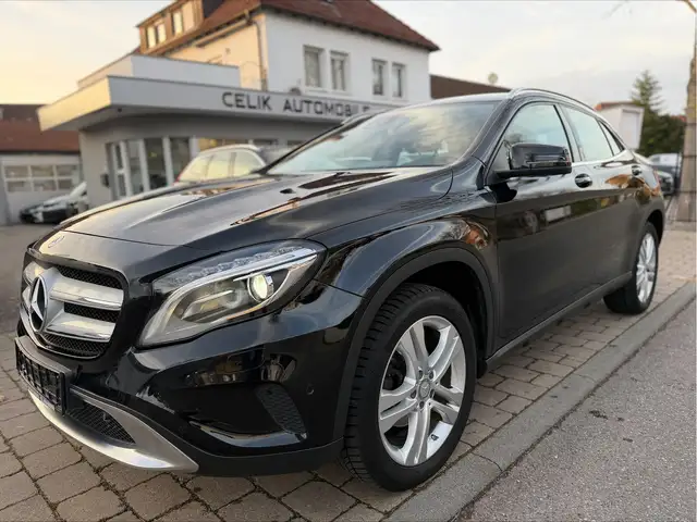 Mercedes-Benz GLA 180 Navi Leder SHZ PDC