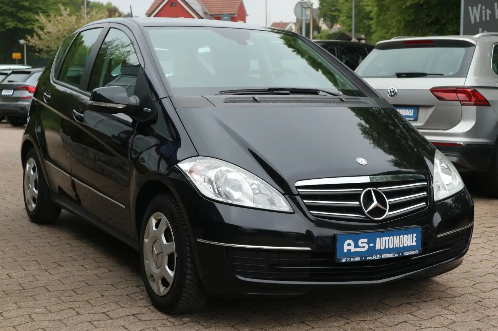 Mercedes-Benz A 160 *KLIMAAUTO / SHZ / HU/AU 12/2025* Černá - 1