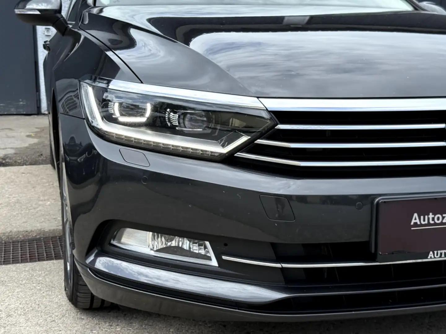 Volkswagen Passat Comfortline 2,0 TDI SCR Grau - 2