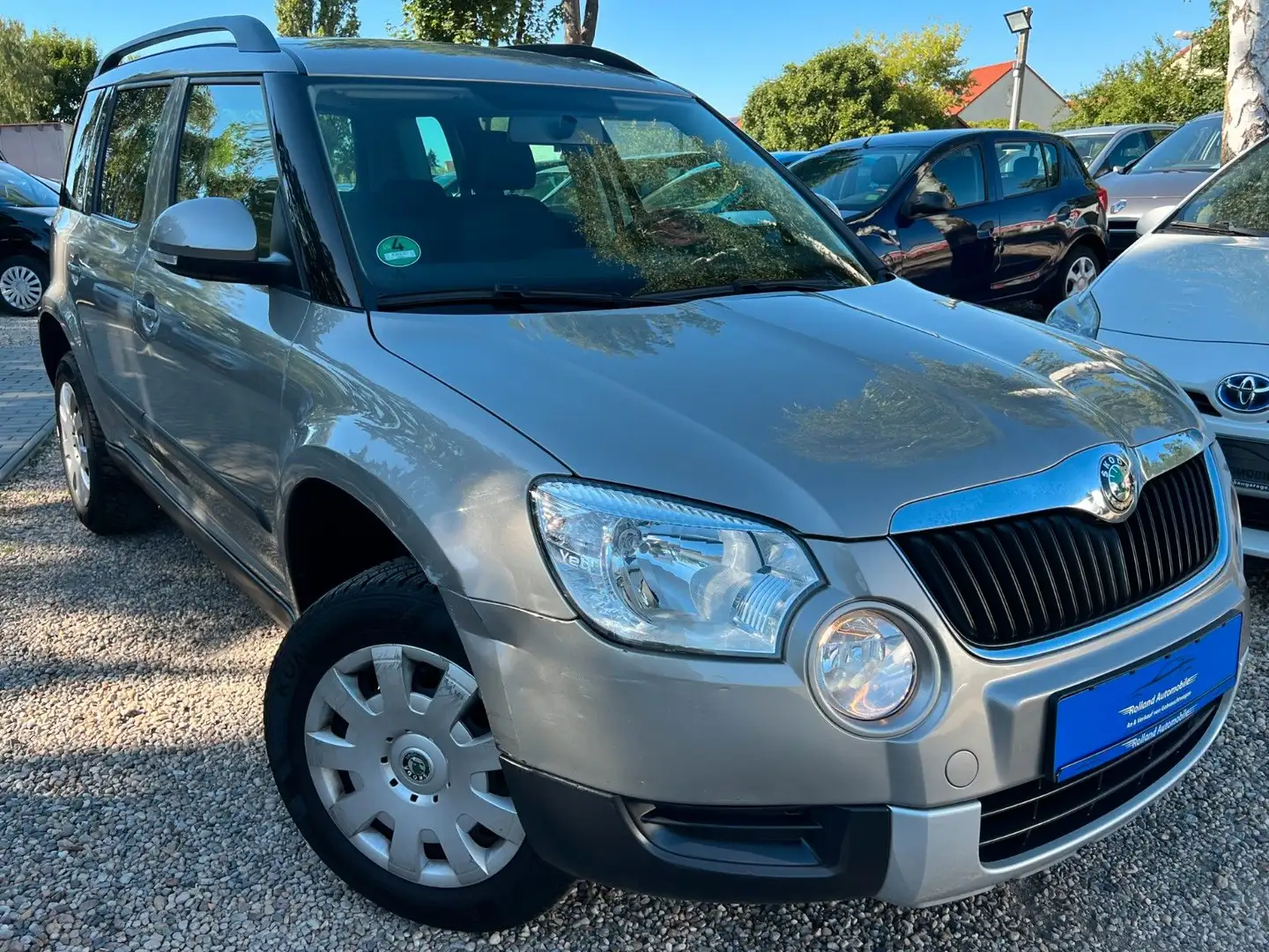 Skoda Yeti Active Plus *2.HD*Aut*Klima*SHZ*PDC*TÜV NEU Beige - 1